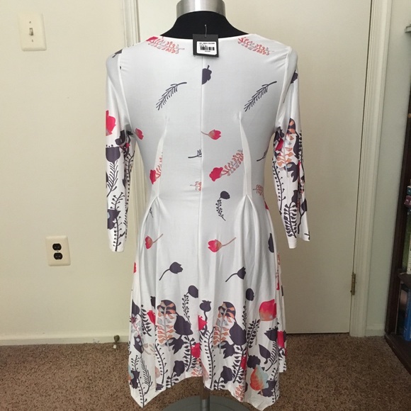 Beautiful R&B Collection floral dress NWT - Picture 2 of 8